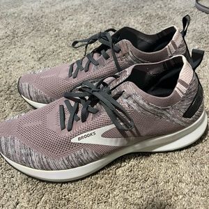 Brand new Brook Levitate running shoes. Worn once.